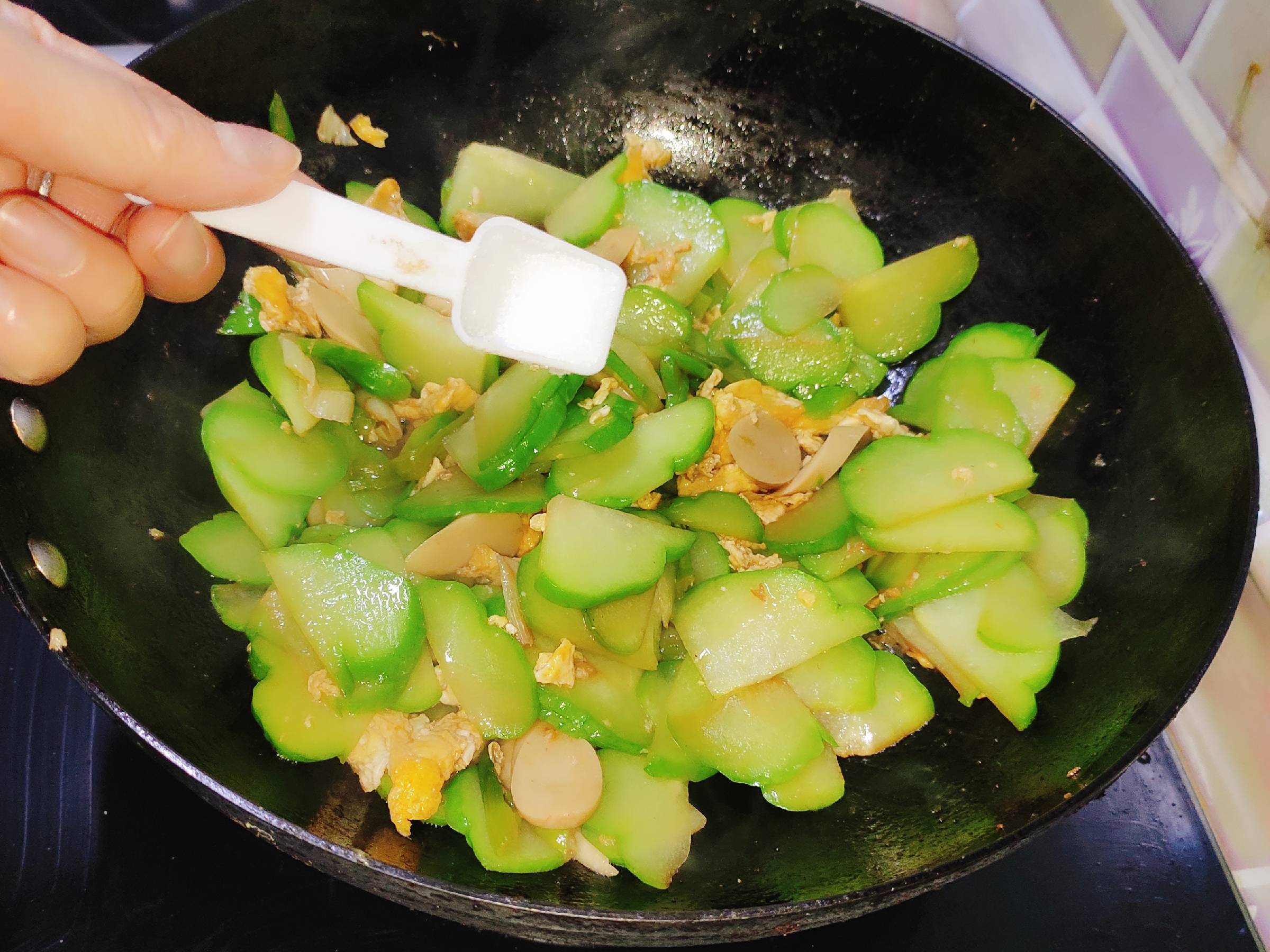 降血壓的小炒佛手瓜的做法-咸鮮味炒菜譜