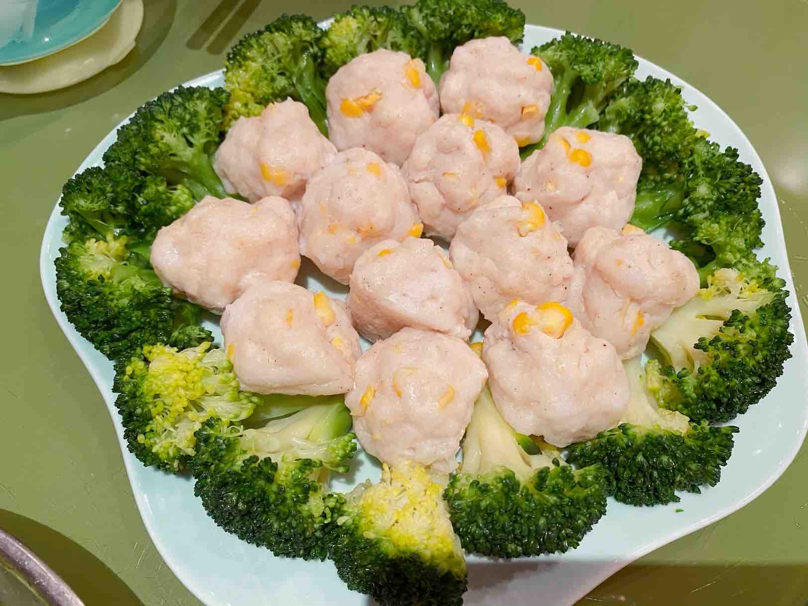 自制粟米魚(yú)丸拌西蘭花的做法-家常味蒸菜譜-易網(wǎng)健康養(yǎng)生網(wǎng) 自制粟米魚(yú)丸拌西蘭花的做法-家常味蒸菜譜