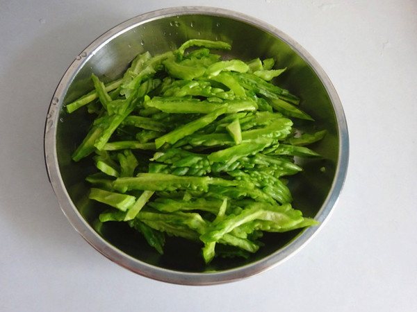 蒸苦瓜的做法-苦香味蒸菜譜-易網<a href=http://www.fnaogov.cn/ target=_blank class=infotextkey>健康養生</a>網 蒸苦瓜的做法-苦香味蒸菜譜