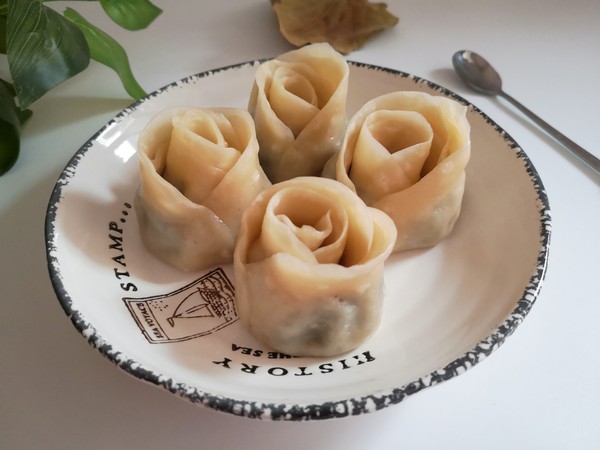 玫瑰花蒸餃，美味簡單，形狀似花，上桌就搶光的做法-咸鮮味蒸菜譜