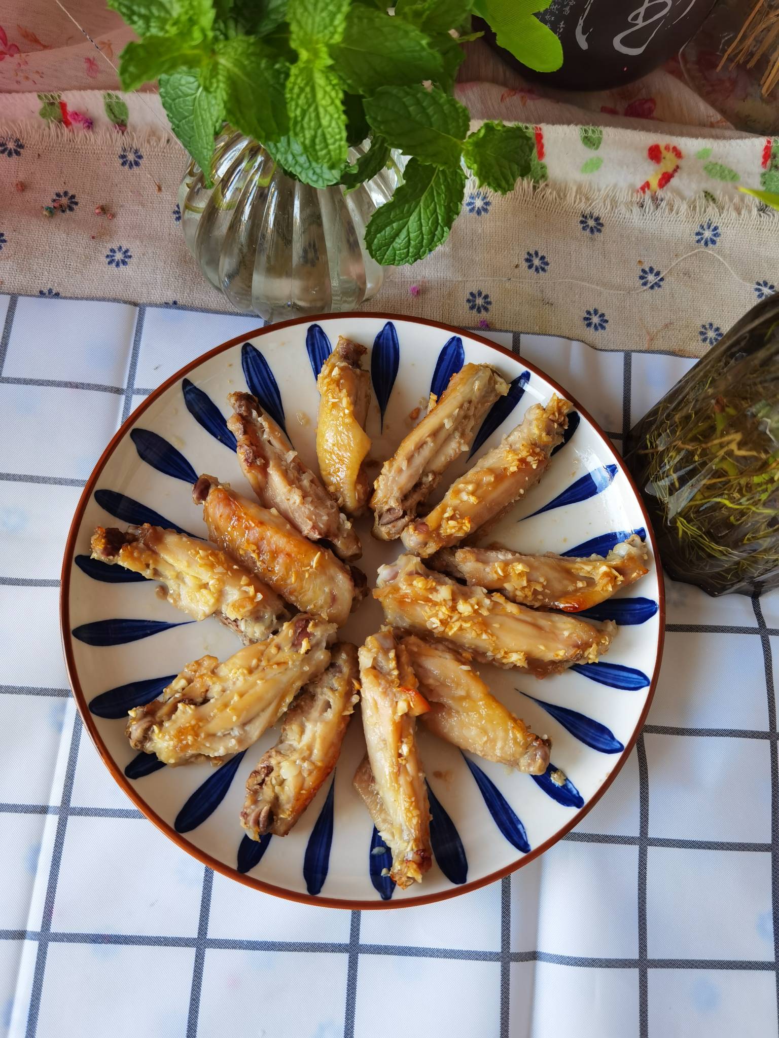 蒜香雞翅的做法-咸鮮味烤菜譜-易網(wǎng)健康養(yǎng)生網(wǎng) 蒜香雞翅的做法-咸鮮味烤菜譜