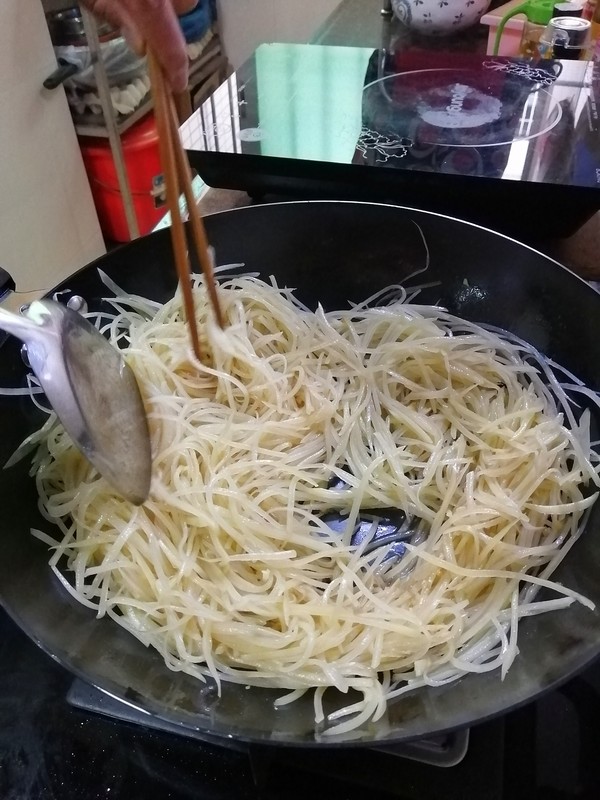 跟著大咖學做美食~~醋溜土豆絲的做法-酸味炒菜譜