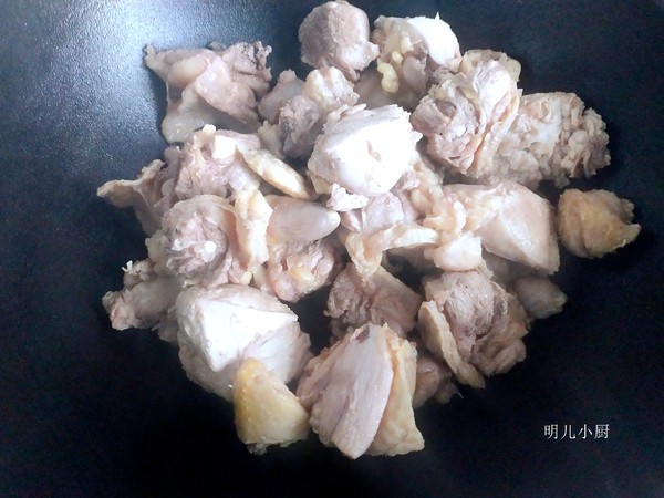木耳燉雞的做法-家常味燉菜譜-易網<a href=http://www.fnaogov.cn/ target=_blank class=infotextkey>健康養生</a>網 木耳燉雞的做法-家常味燉菜譜