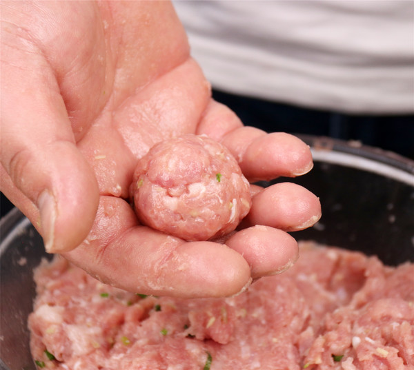 一口一個肉丸子，孩子都不挑食了的做法-家常味蒸菜譜