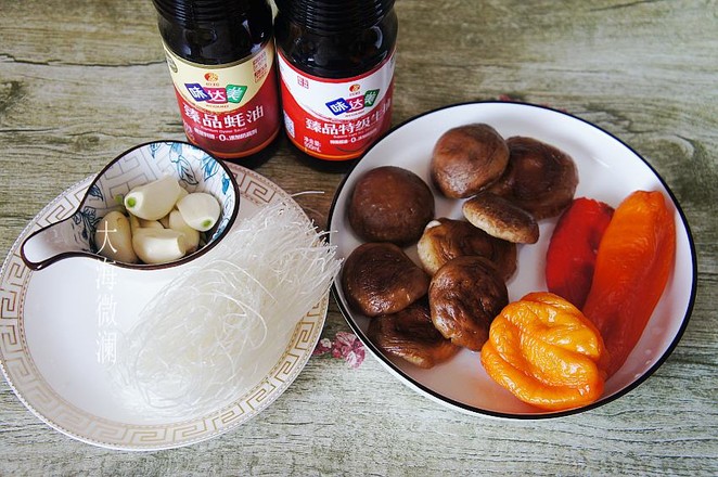 蒜蓉粉絲蒸香菇的做法-咸鮮味蒸菜譜-易網(wǎng)<a href=http://www.fnaogov.cn/ target=_blank class=infotextkey>健康養(yǎng)生</a>網(wǎng) 蒜蓉粉絲蒸香菇的做法-咸鮮味蒸菜譜