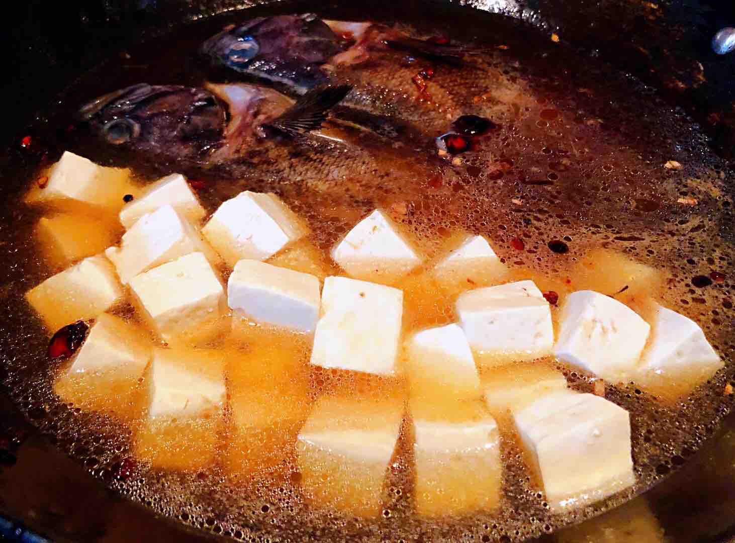 鵪鶉蛋豆腐燉黑魚的做法-咸鮮味燉菜譜