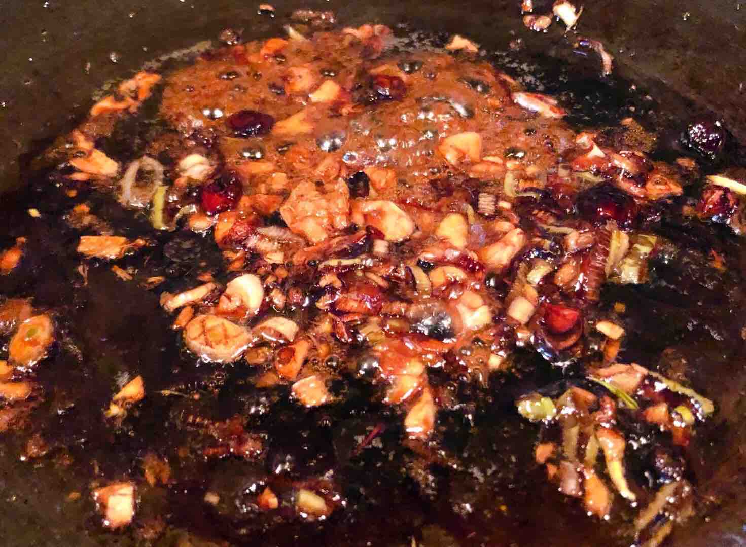 鵪鶉蛋豆腐燉黑魚的做法-咸鮮味燉菜譜