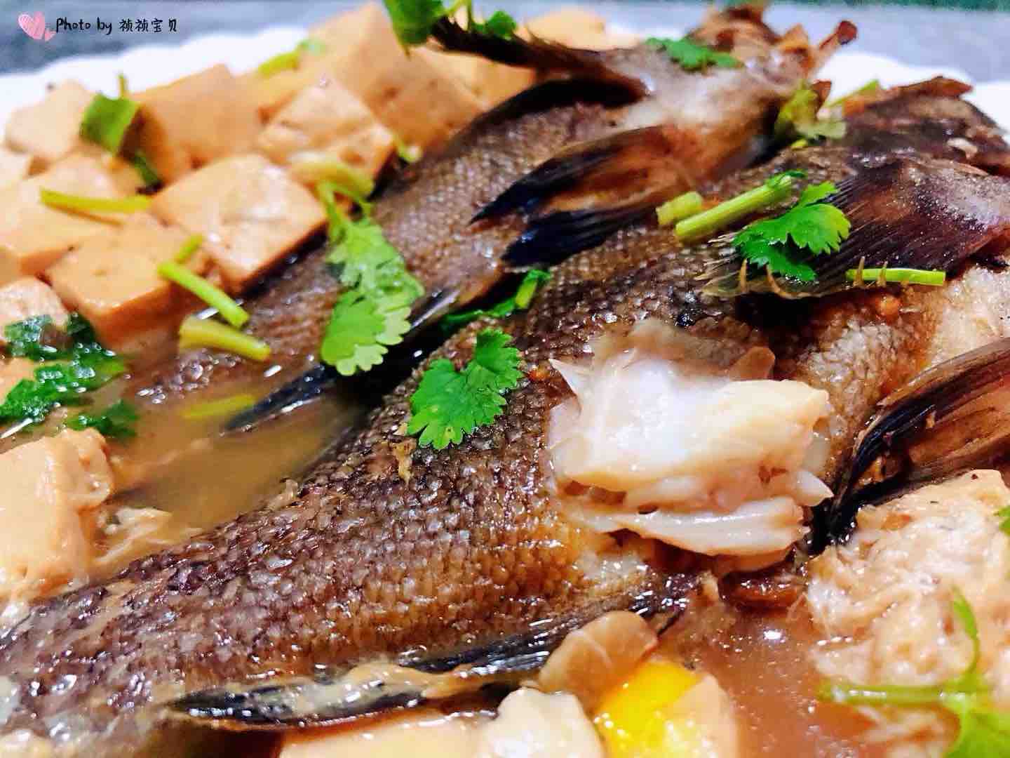 鵪鶉蛋豆腐燉黑魚的做法-咸鮮味燉菜譜