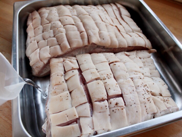 挪威圣誕大餐烤五花肉排骨 ribbe的做法-咸鮮味烤菜譜-易網(wǎng)健康養(yǎng)生網(wǎng) 挪威圣誕大餐烤五花肉排骨 ribbe的做法-咸鮮味烤菜譜