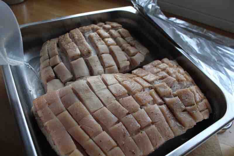 挪威圣誕大餐烤五花肉排骨 ribbe的做法-咸鮮味烤菜譜-易網(wǎng)健康養(yǎng)生網(wǎng) 挪威圣誕大餐烤五花肉排骨 ribbe的做法-咸鮮味烤菜譜