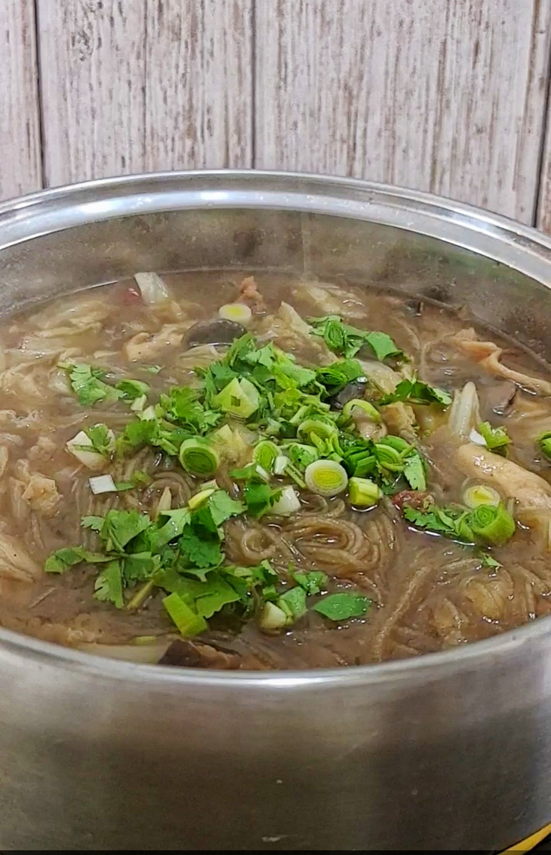 最家常的冬季暖鍋，百吃不厭~白菜粉條牛肉鍋的做法-咸鮮味煮菜譜