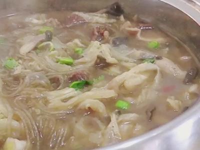 最家常的冬季暖鍋，百吃不厭~白菜粉條牛肉鍋的做法-咸鮮味煮菜譜