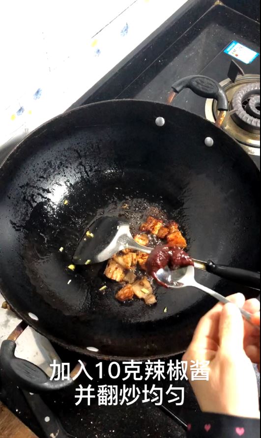 鵪鶉蛋與土豆碰撞的感覺的做法-醬香味燒菜譜