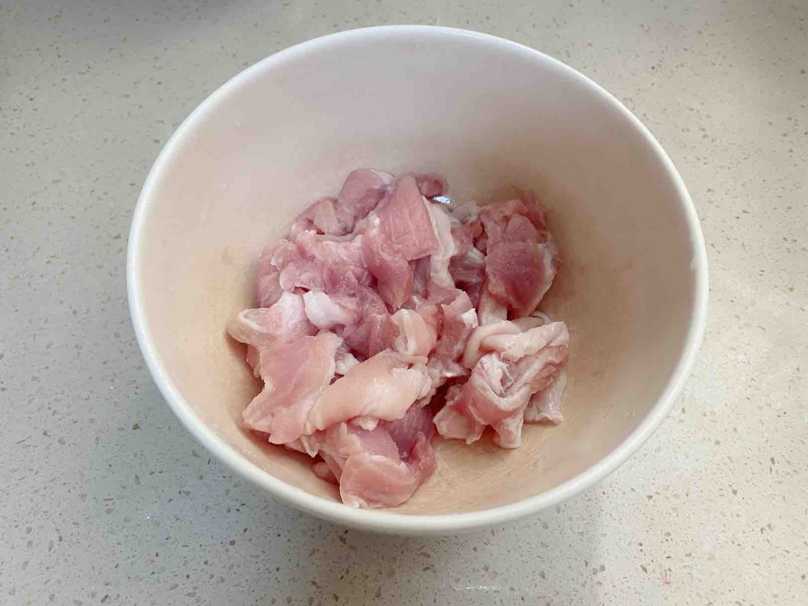 腐皮黃豆醬蒸豬板筋的做法-家常味蒸菜譜-易網<a href=http://www.fnaogov.cn/ target=_blank class=infotextkey>健康養生</a>網 腐皮黃豆醬蒸豬板筋的做法-家常味蒸菜譜
