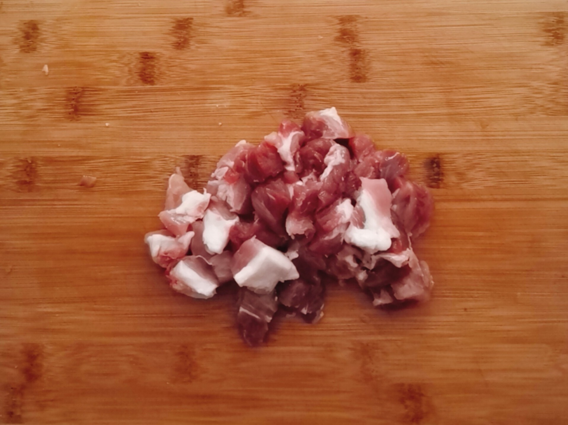 酸甜可口的菠蘿咕咾肉,全家都愛吃的做法-酸甜味炒菜譜-易網<a href=http://www.fnaogov.cn/ target=_blank class=infotextkey>健康養生</a>網 酸甜可口的菠蘿咕咾肉,全家都愛吃的做法-酸甜味炒菜譜