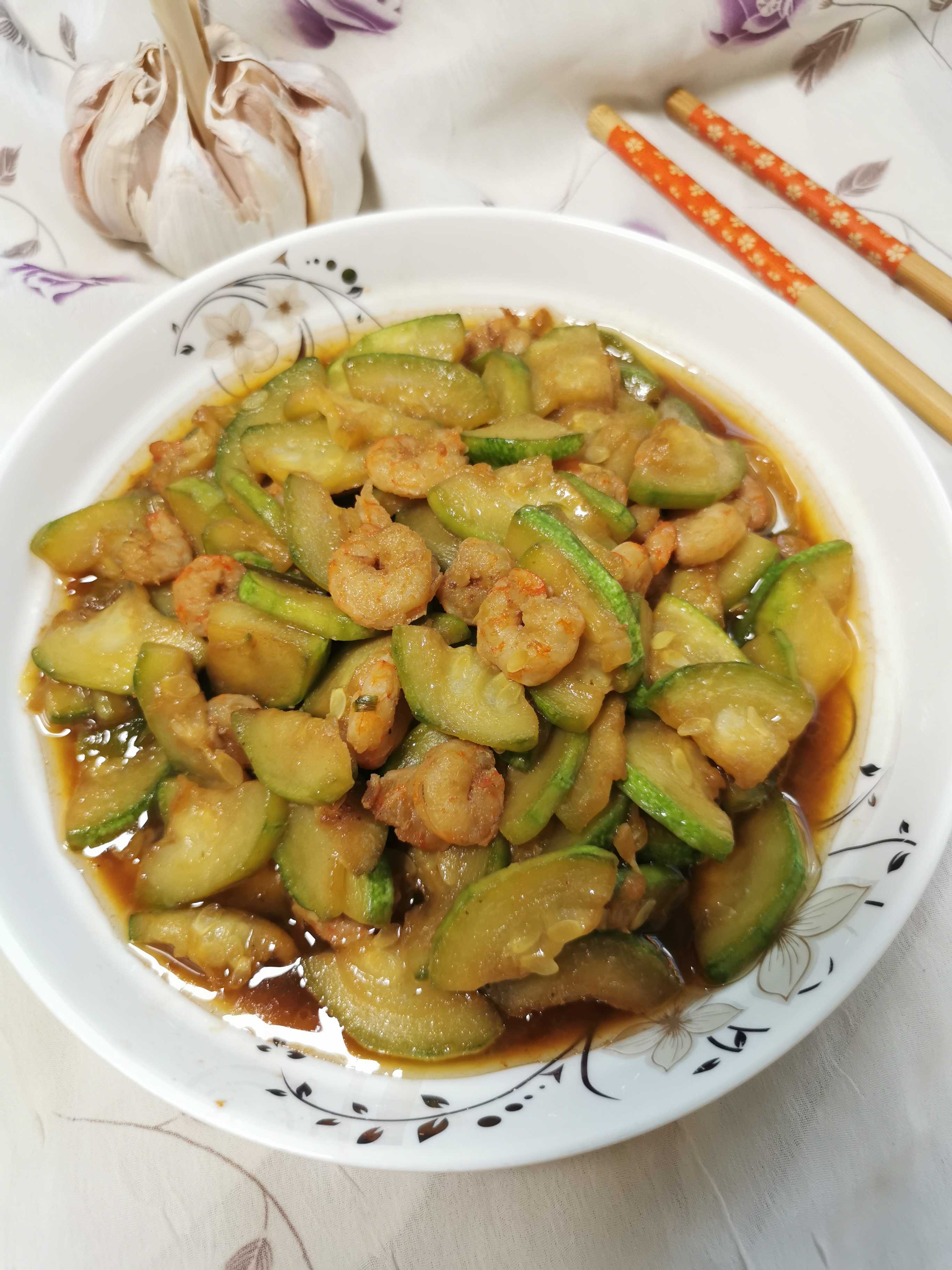 西葫蘆炒蝦仁的做法-咸鮮味炒菜譜-易網健康養生網 西葫蘆炒蝦仁的做法-咸鮮味炒菜譜