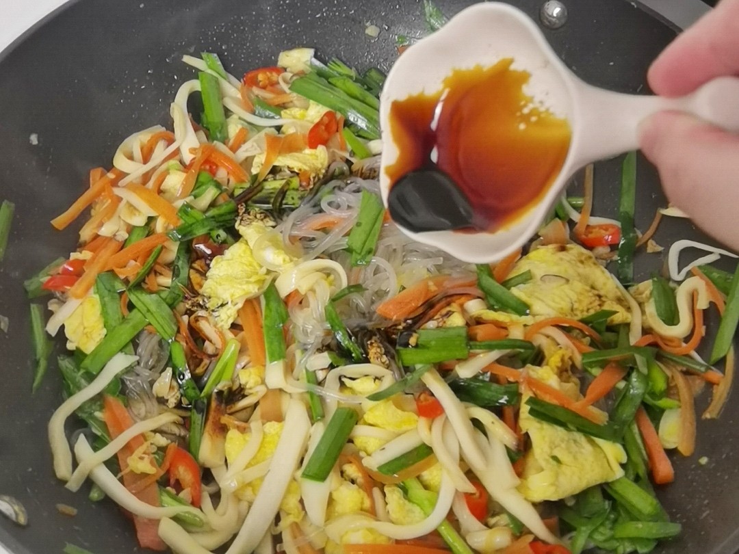 年夜飯素菜也出彩-杏鮑菇炒合菜,闔家歡樂吃著超下飯的做法-香辣味炒菜譜-易網(wǎng)健康養(yǎng)生網(wǎng) 年夜飯素菜也出彩-杏鮑菇炒合菜,闔家歡樂吃著超下飯的做法-香辣味炒菜譜