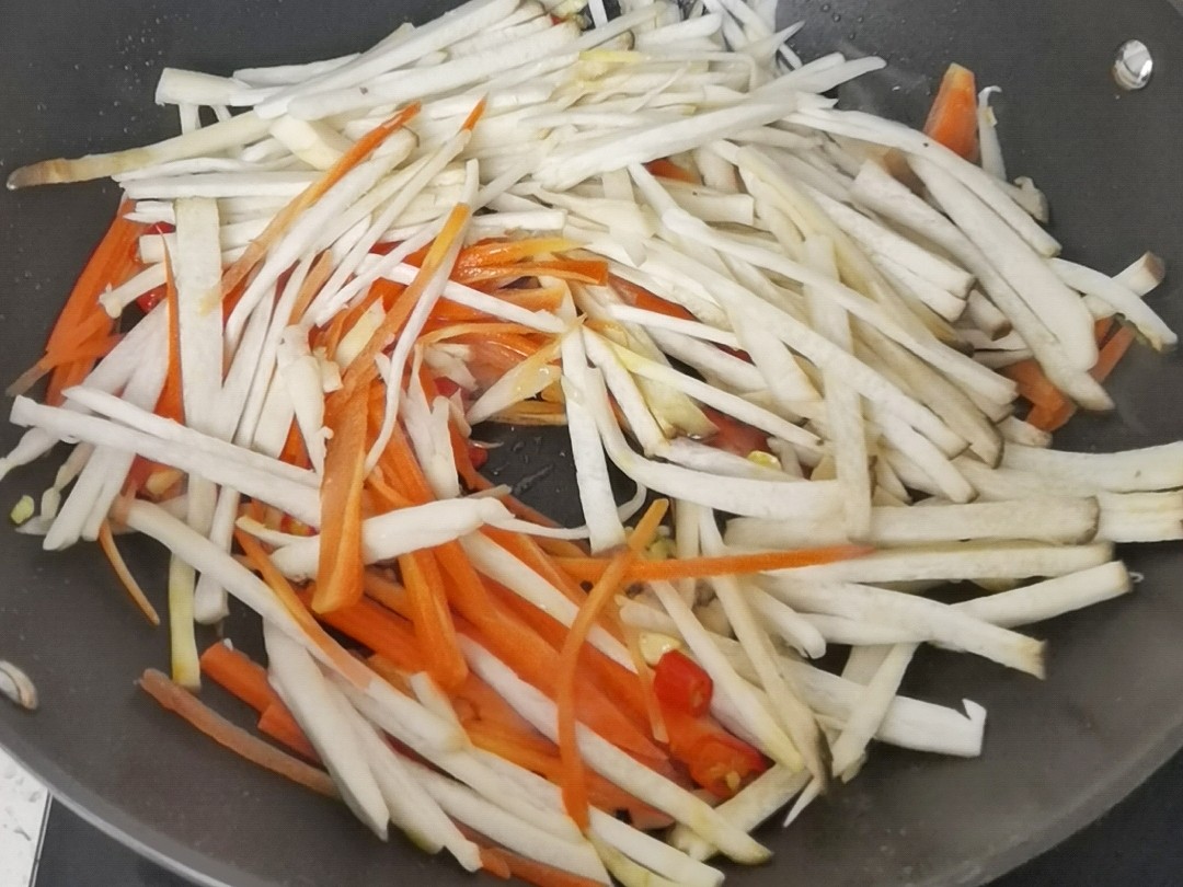 年夜飯素菜也出彩-杏鮑菇炒合菜,闔家歡樂吃著超下飯的做法-香辣味炒菜譜-易網(wǎng)健康養(yǎng)生網(wǎng) 年夜飯素菜也出彩-杏鮑菇炒合菜,闔家歡樂吃著超下飯的做法-香辣味炒菜譜