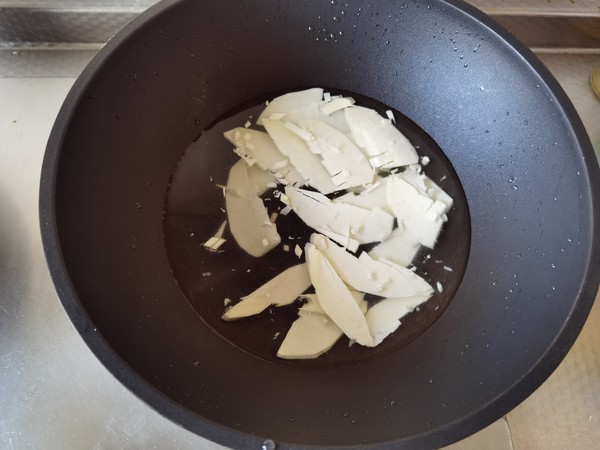 好吃下飯小菜，雪里蕻筍片香菇炒豆瓣的做法-咸鮮味炒菜譜