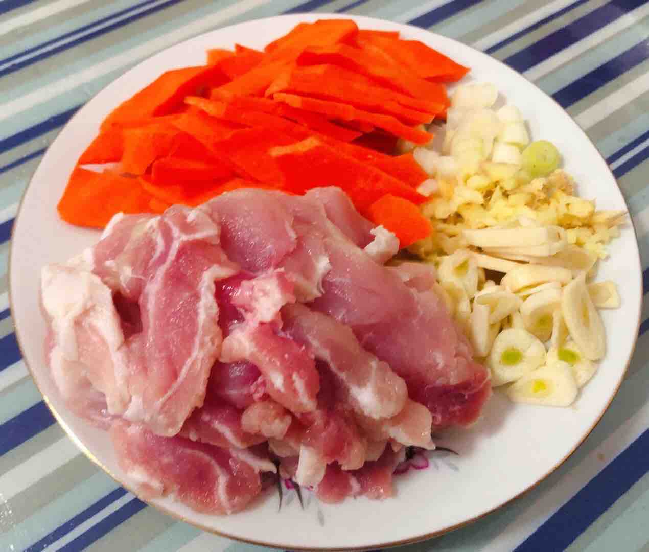 豬肉白菜海膽丸豆腐粉絲湯的做法-咸鮮味煮菜譜-易網健康養生網 豬肉白菜海膽丸豆腐粉絲湯的做法-咸鮮味煮菜譜