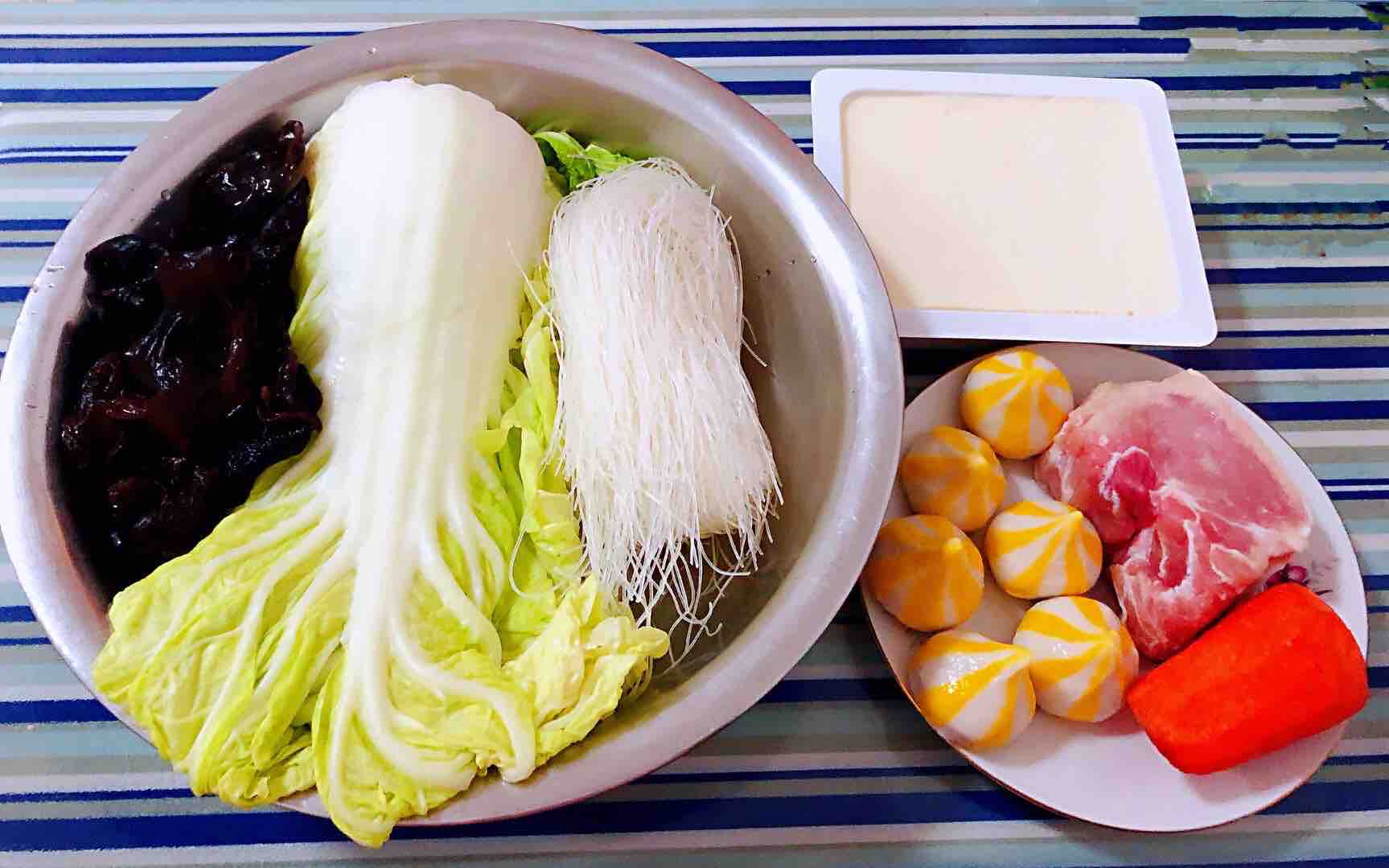 豬肉白菜海膽丸豆腐粉絲湯的做法-咸鮮味煮菜譜-易網<a href=http://www.fnaogov.cn/ target=_blank class=infotextkey>健康養生</a>網 豬肉白菜海膽丸豆腐粉絲湯的做法-咸鮮味煮菜譜