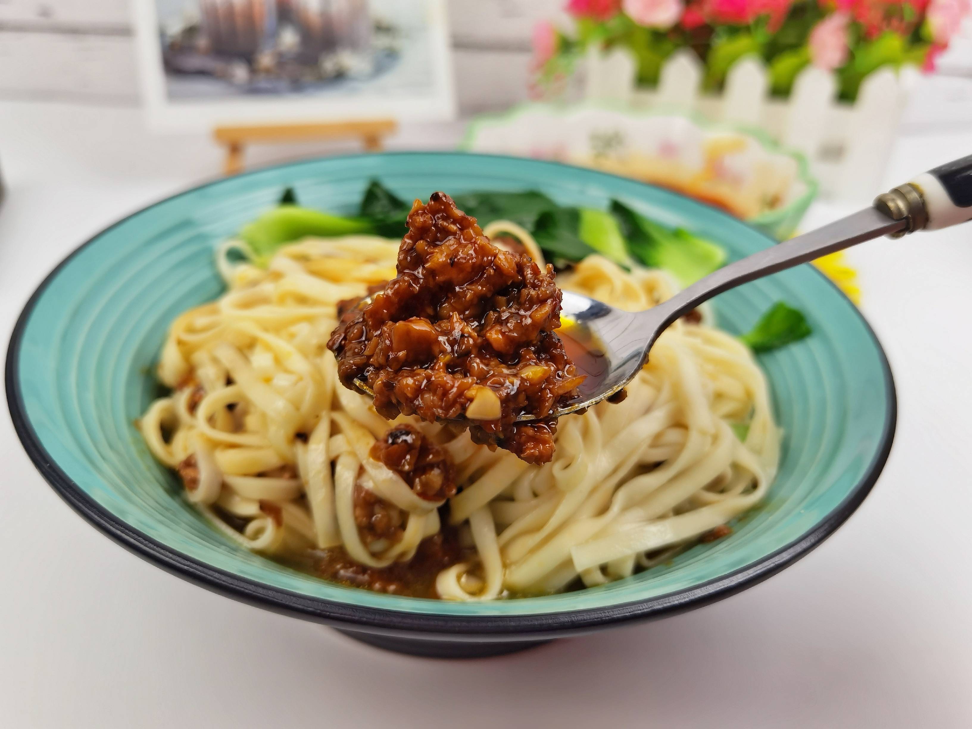 百搭萬能香菇肉醬－1勺醬拌面又拌飯，多吃兩三碗，不是窮是太好吃的做法-咸鮮味炒菜譜