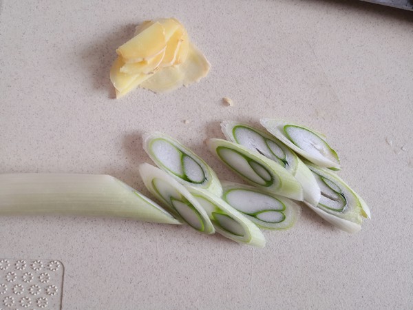 用烤箱烤鯽魚既衛(wèi)生又安全，廚房油煙少的做法-家常味烤菜譜