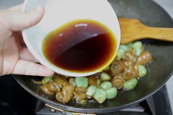 臘八蒜燒肥腸的做法-蒜香味燒菜譜-易網健康養生網 臘八蒜燒肥腸的做法-蒜香味燒菜譜