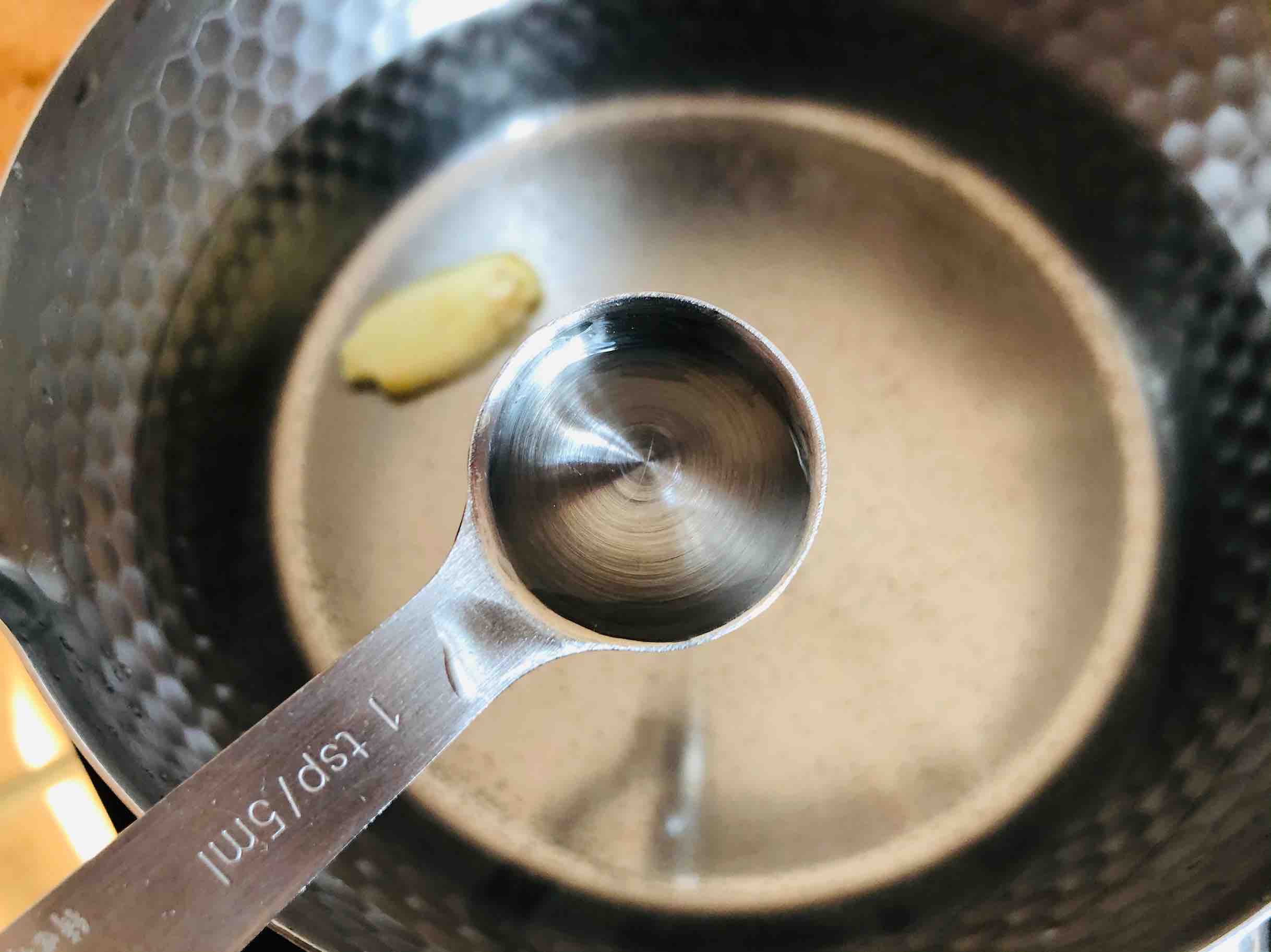 火鍋雞的家常做法，香辣過癮簡單易做，配米飯?zhí)嘛埨驳淖龇?香辣味燒菜譜