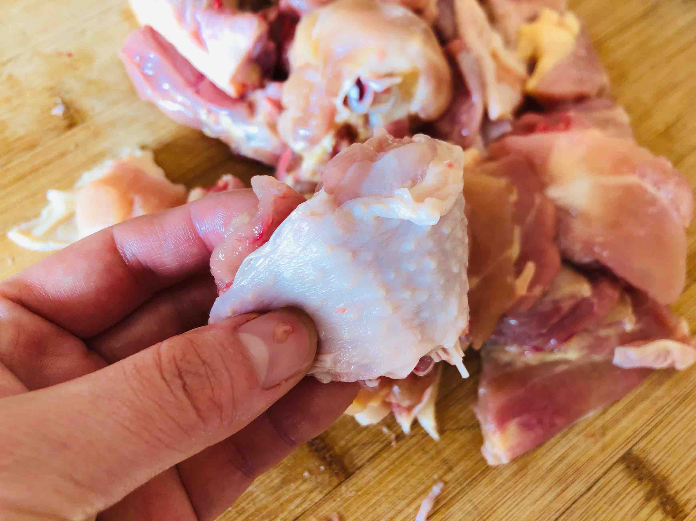 火鍋雞的家常做法，香辣過癮簡單易做，配米飯?zhí)嘛埨驳淖龇?香辣味燒菜譜