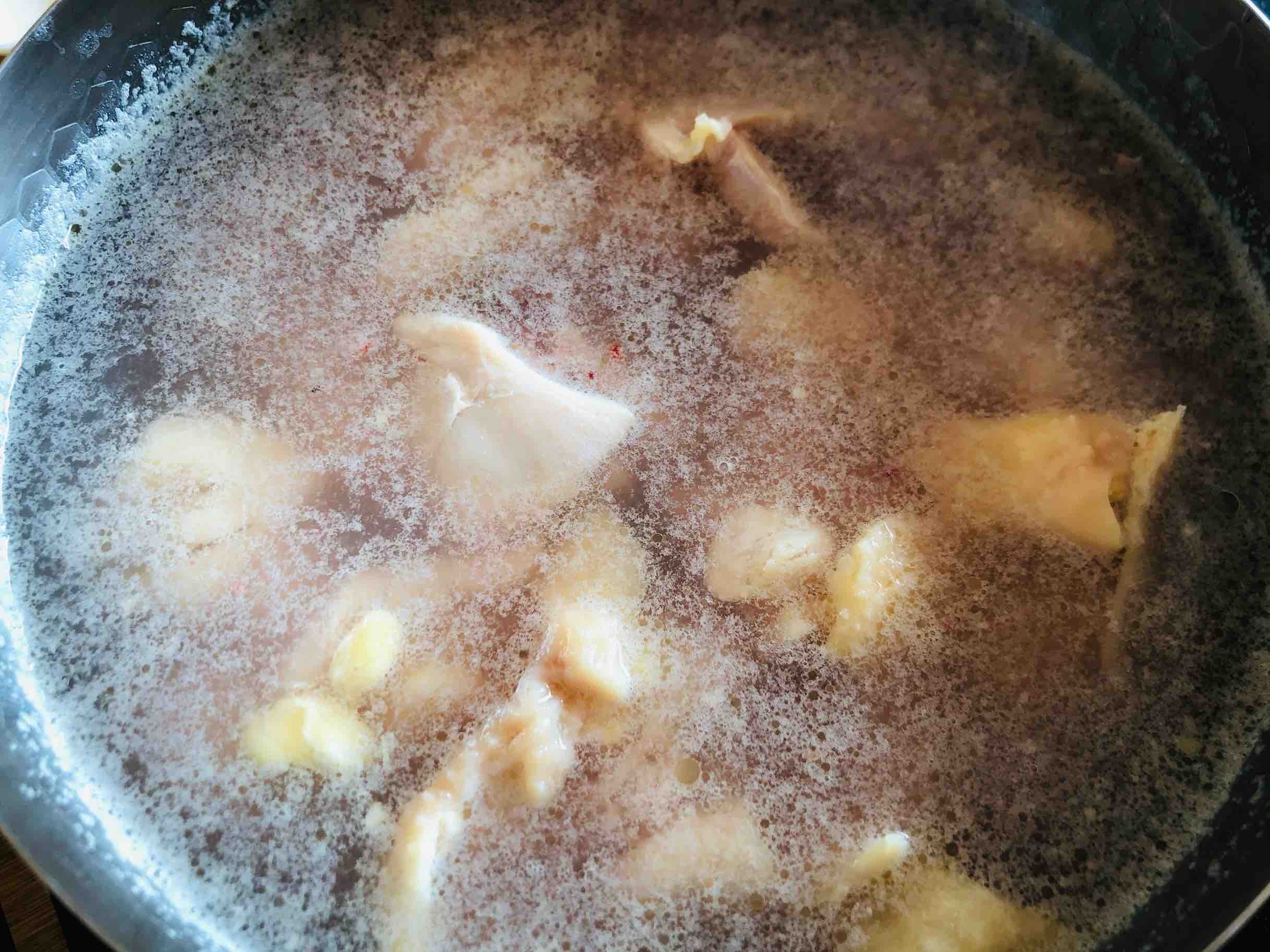 火鍋雞的家常做法，香辣過癮簡單易做，配米飯?zhí)嘛埨驳淖龇?香辣味燒菜譜
