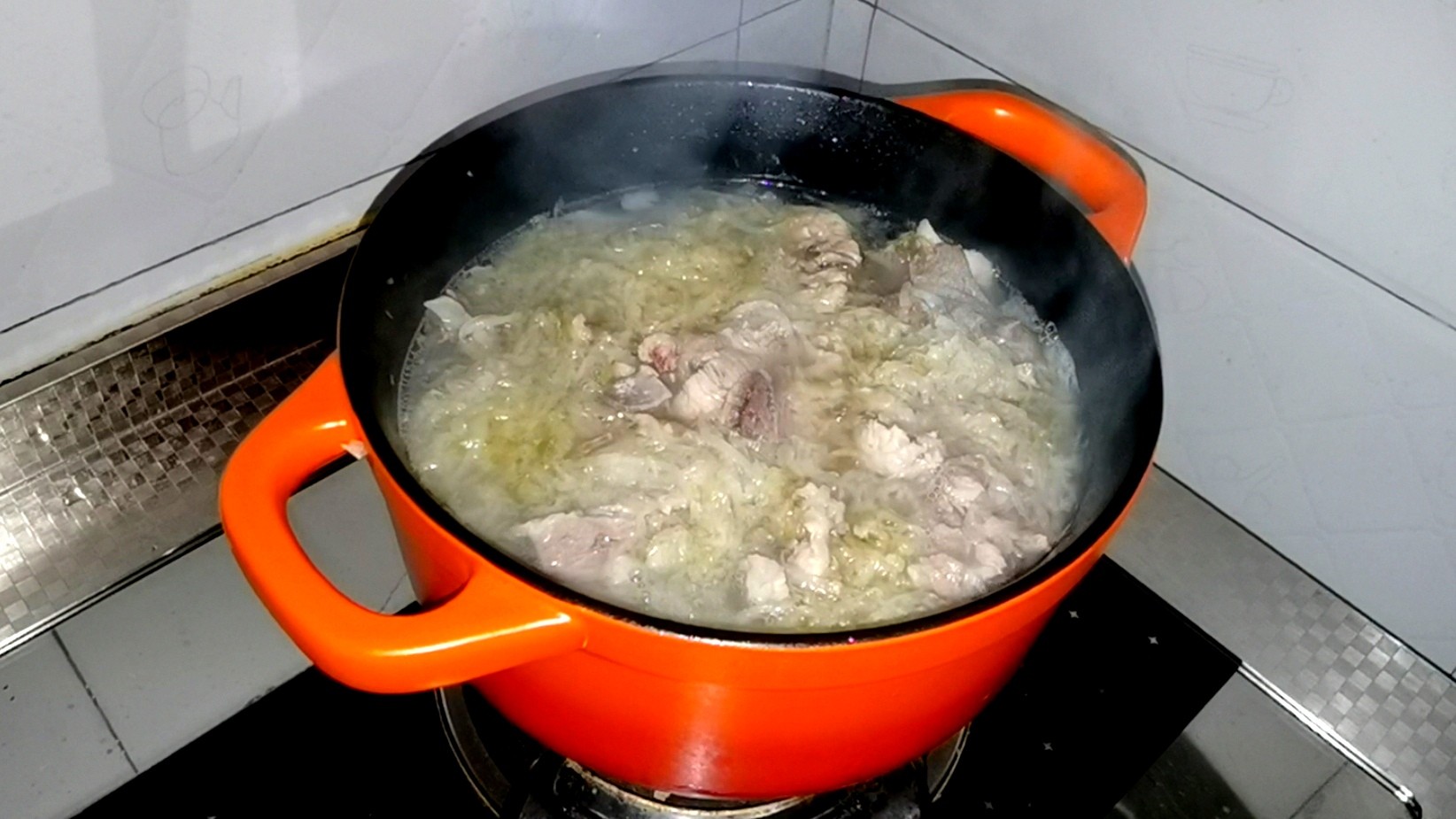 東北特色燉酸菜的做法-家常味燉菜譜-易網(wǎng)健康養(yǎng)生網(wǎng) 東北特色燉酸菜的做法-家常味燉菜譜