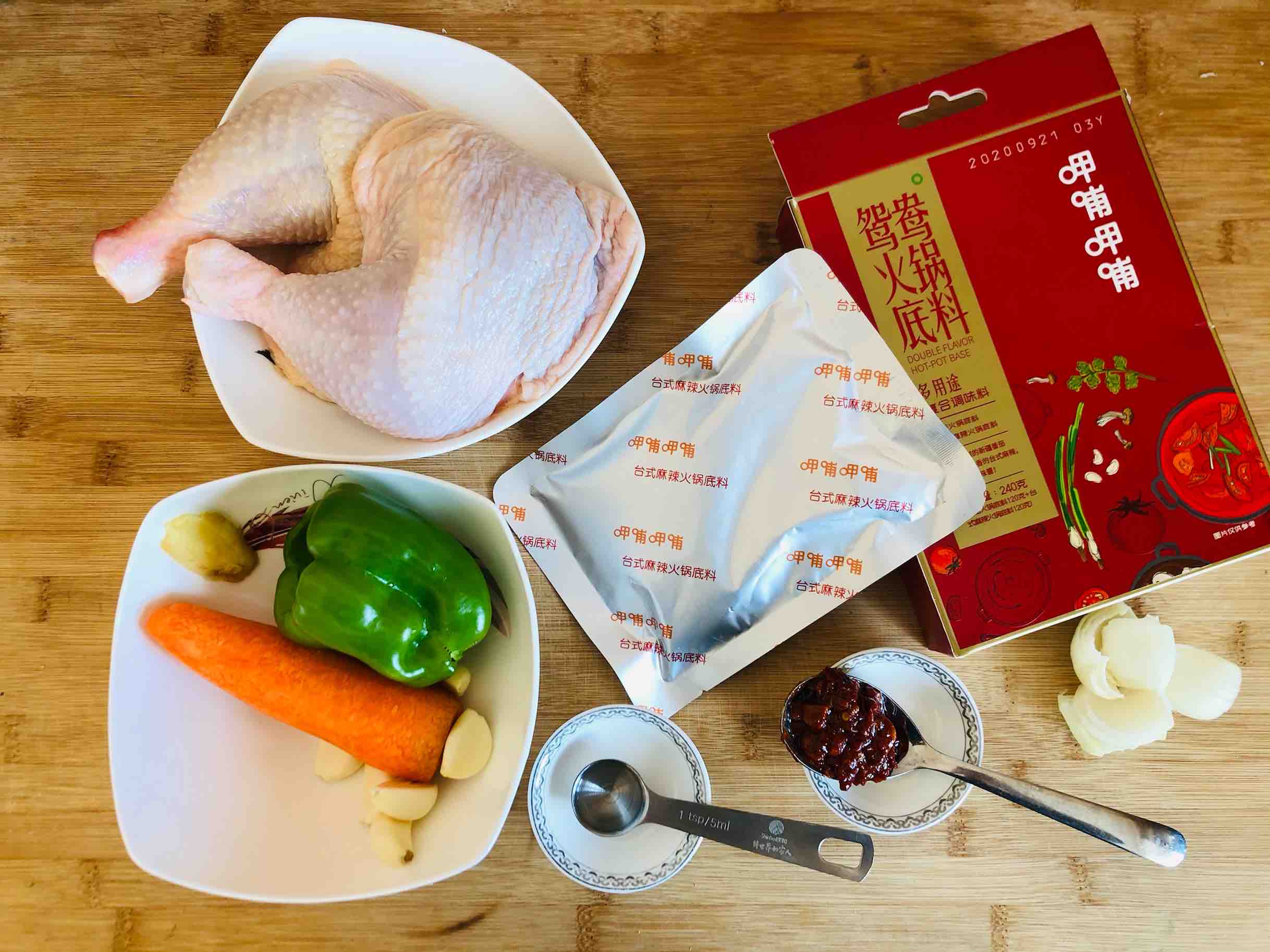 火鍋雞的家常做法，香辣過癮簡單易做，配米飯?zhí)嘛埨驳淖龇?香辣味燒菜譜