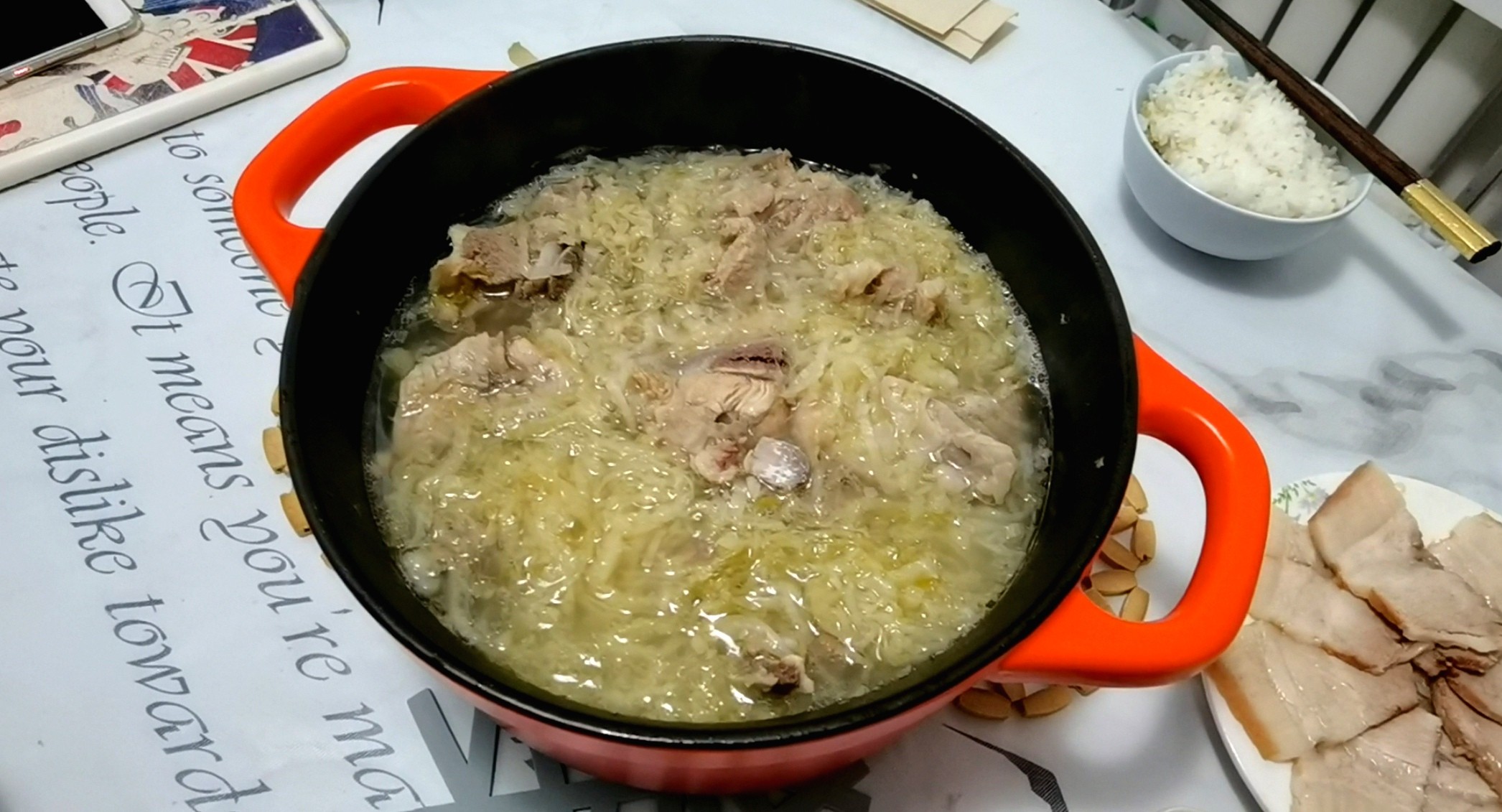 東北特色燉酸菜的做法-家常味燉菜譜-易網(wǎng)健康養(yǎng)生網(wǎng) 東北特色燉酸菜的做法-家常味燉菜譜