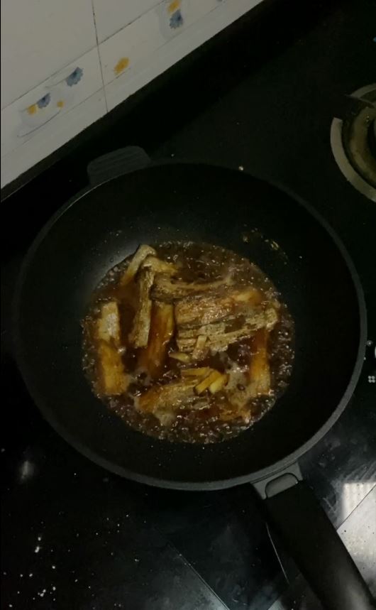 帶魚這樣做,酥脆的連魚骨頭都可以吃的做法-家常味煎菜譜-易網(wǎng)健康養(yǎng)生網(wǎng) 帶魚這樣做,酥脆的連魚骨頭都可以吃的做法-家常味煎菜譜