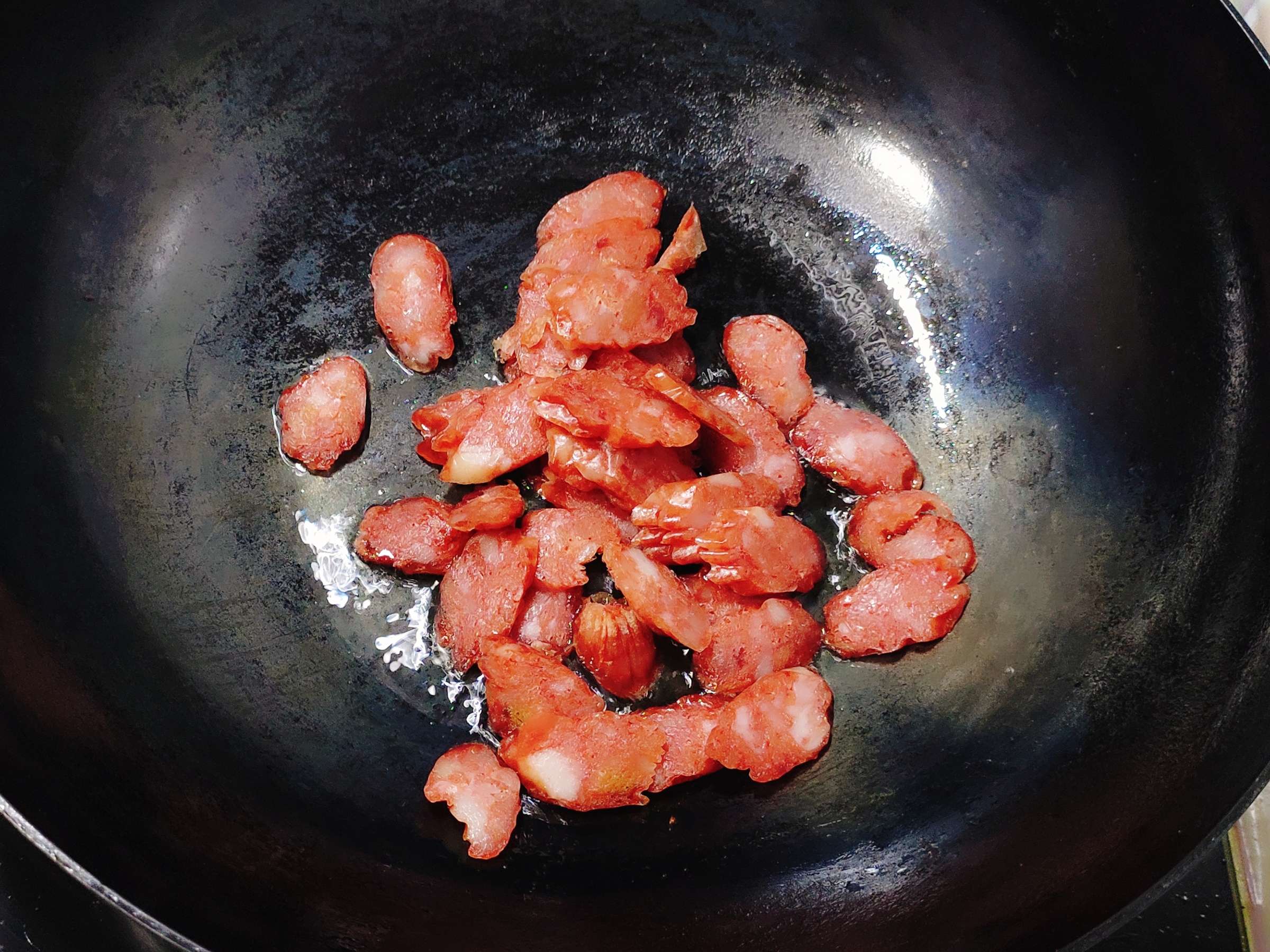 清淡不油膩的臘腸炒荷蘭豆的做法-咸鮮味炒菜譜