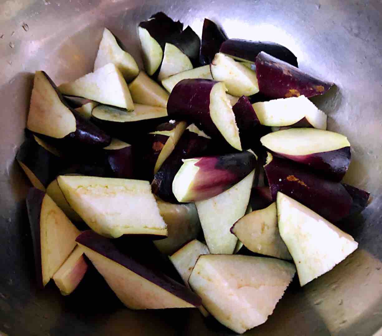 土豆茄子燉五花肉的做法-咸鮮味燉菜譜-易網(wǎng)健康養(yǎng)生網(wǎng) 土豆茄子燉五花肉的做法-咸鮮味燉菜譜