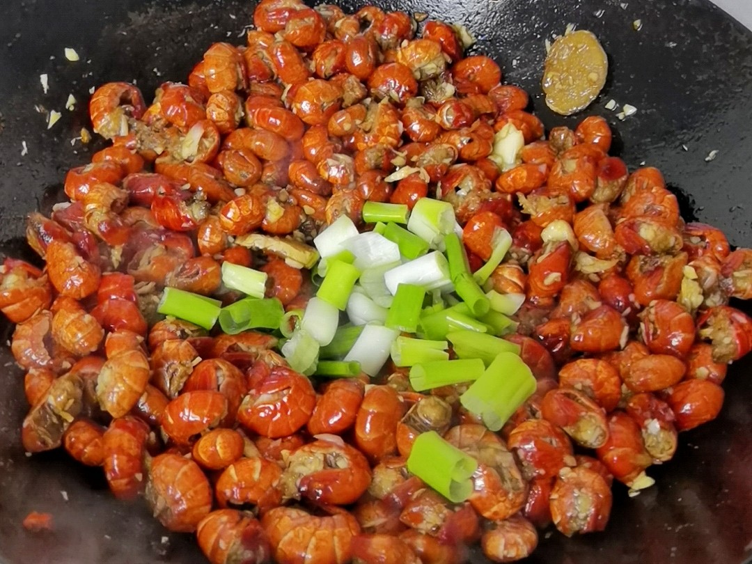紅火年夜飯－飯店四五十1盤不夠吃，在家20吃到飽的做法-蒜香味炒菜譜