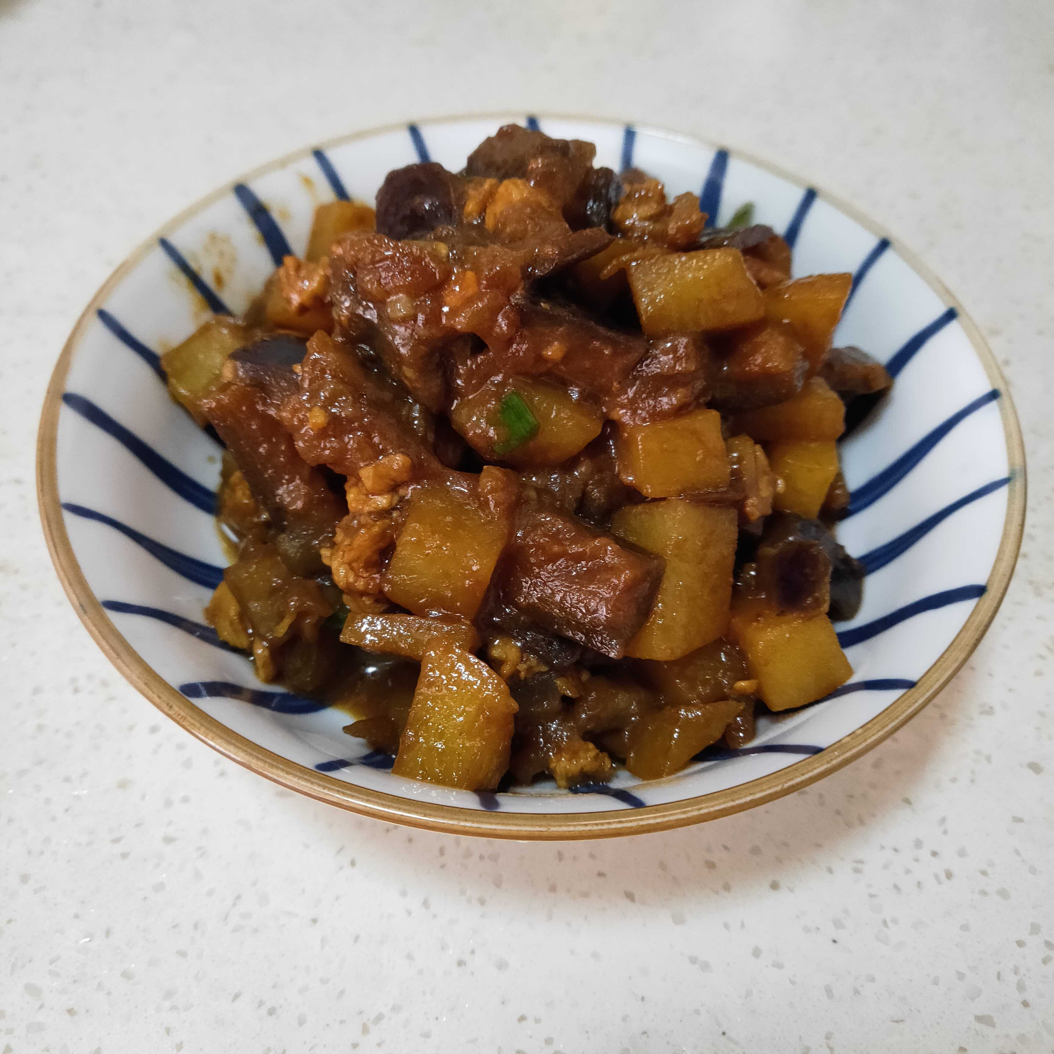 茄子燉土豆的做法-咸鮮味炒菜譜-易網(wǎng)健康養(yǎng)生網(wǎng) 茄子燉土豆的做法-咸鮮味炒菜譜
