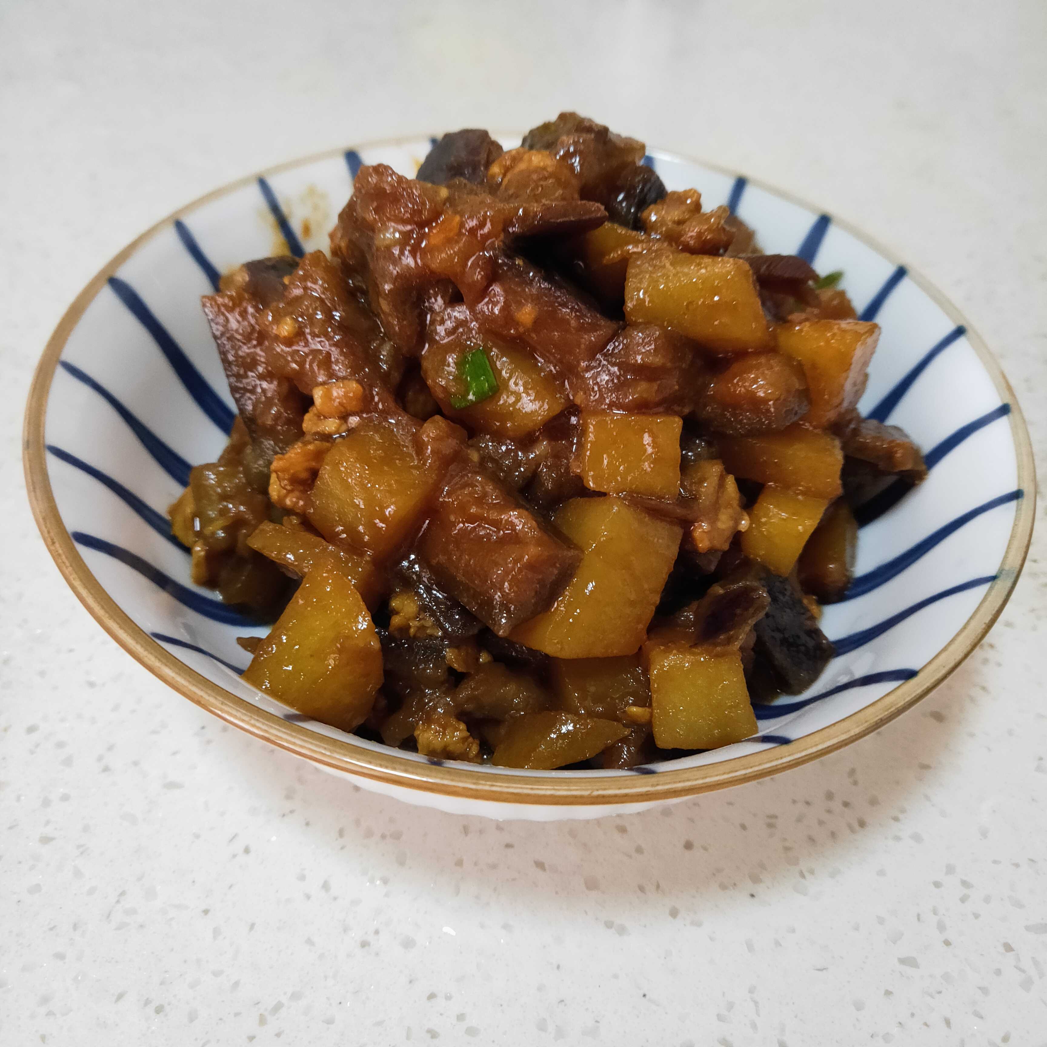 茄子燉土豆的做法-咸鮮味炒菜譜-易網(wǎng)健康養(yǎng)生網(wǎng) 茄子燉土豆的做法-咸鮮味炒菜譜