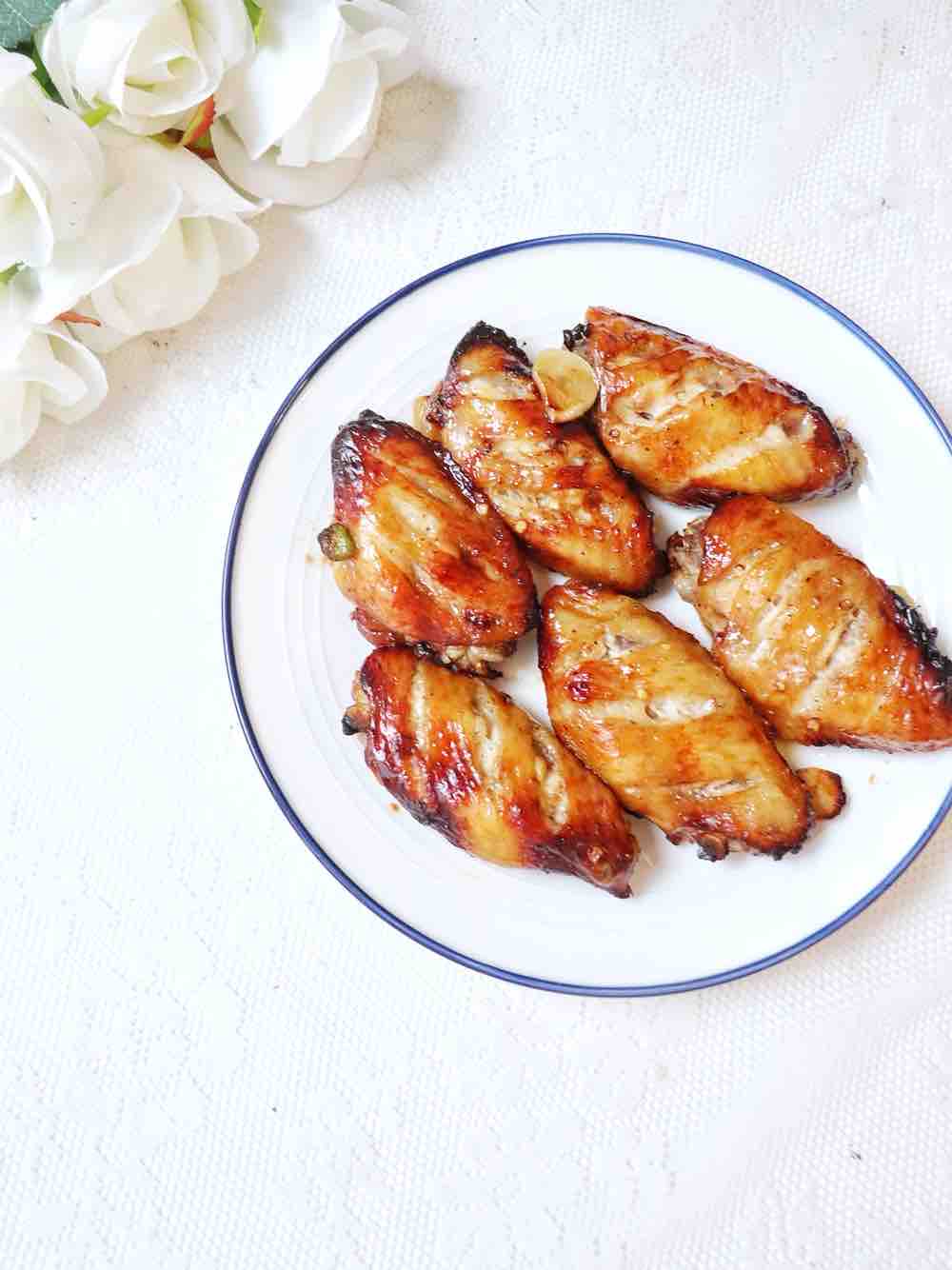 香烤雞翅中的做法-家常味烤菜譜-易網(wǎng)健康養(yǎng)生網(wǎng) 香烤雞翅中的做法-家常味烤菜譜
