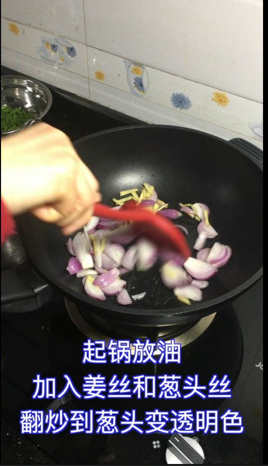 童子雞只需腌一腌,蒸一蒸,淋上蔥油汁,簡單又美味的做法-蔥香味蒸菜譜-易網(wǎng)健康養(yǎng)生網(wǎng) 童子雞只需腌一腌,蒸一蒸,淋上蔥油汁,簡單又美味的做法-蔥香味蒸菜譜