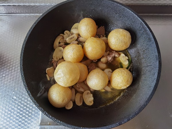 雙菇炒肉絲的做法-咸鮮味炒菜譜-易網健康養生網 雙菇炒肉絲的做法-咸鮮味炒菜譜