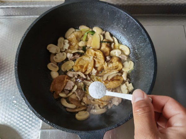 雙菇炒肉絲的做法-咸鮮味炒菜譜-易網健康養生網 雙菇炒肉絲的做法-咸鮮味炒菜譜