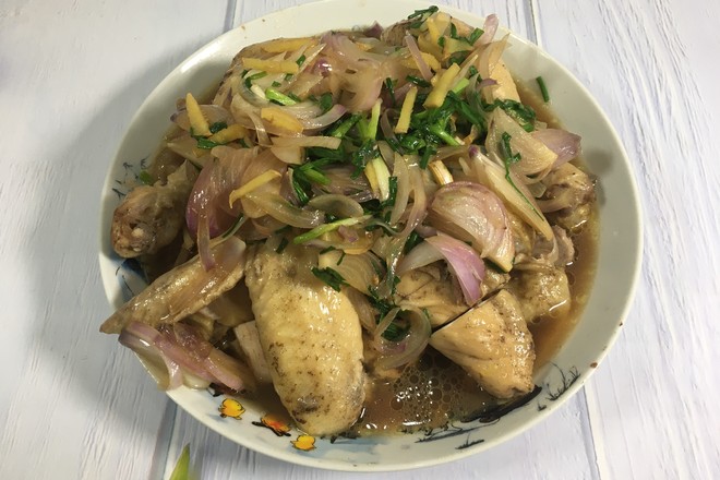 童子雞只需腌一腌,蒸一蒸,淋上蔥油汁,簡單又美味的做法-蔥香味蒸菜譜-易網(wǎng)健康養(yǎng)生網(wǎng) 童子雞只需腌一腌,蒸一蒸,淋上蔥油汁,簡單又美味的做法-蔥香味蒸菜譜