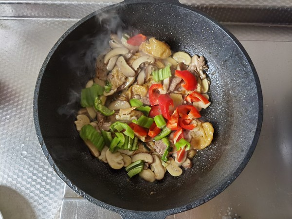 雙菇炒肉絲的做法-咸鮮味炒菜譜-易網健康養生網 雙菇炒肉絲的做法-咸鮮味炒菜譜