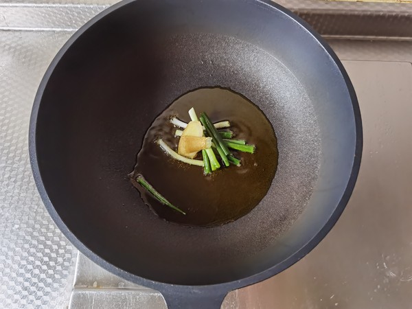 雙菇炒肉絲的做法-咸鮮味炒菜譜-易網<a href=http://www.fnaogov.cn/ target=_blank class=infotextkey>健康養生</a>網 雙菇炒肉絲的做法-咸鮮味炒菜譜