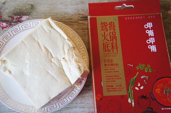 超簡單的麻辣豆腐用火鍋底料做，香辣爽口，無敵下飯菜的做法-麻辣味燉菜譜