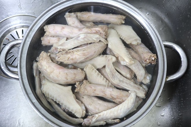 鹵鴨脖鴨翅的做法-家常味鹵菜譜-易網(wǎng)健康養(yǎng)生網(wǎng) 鹵鴨脖鴨翅的做法-家常味鹵菜譜