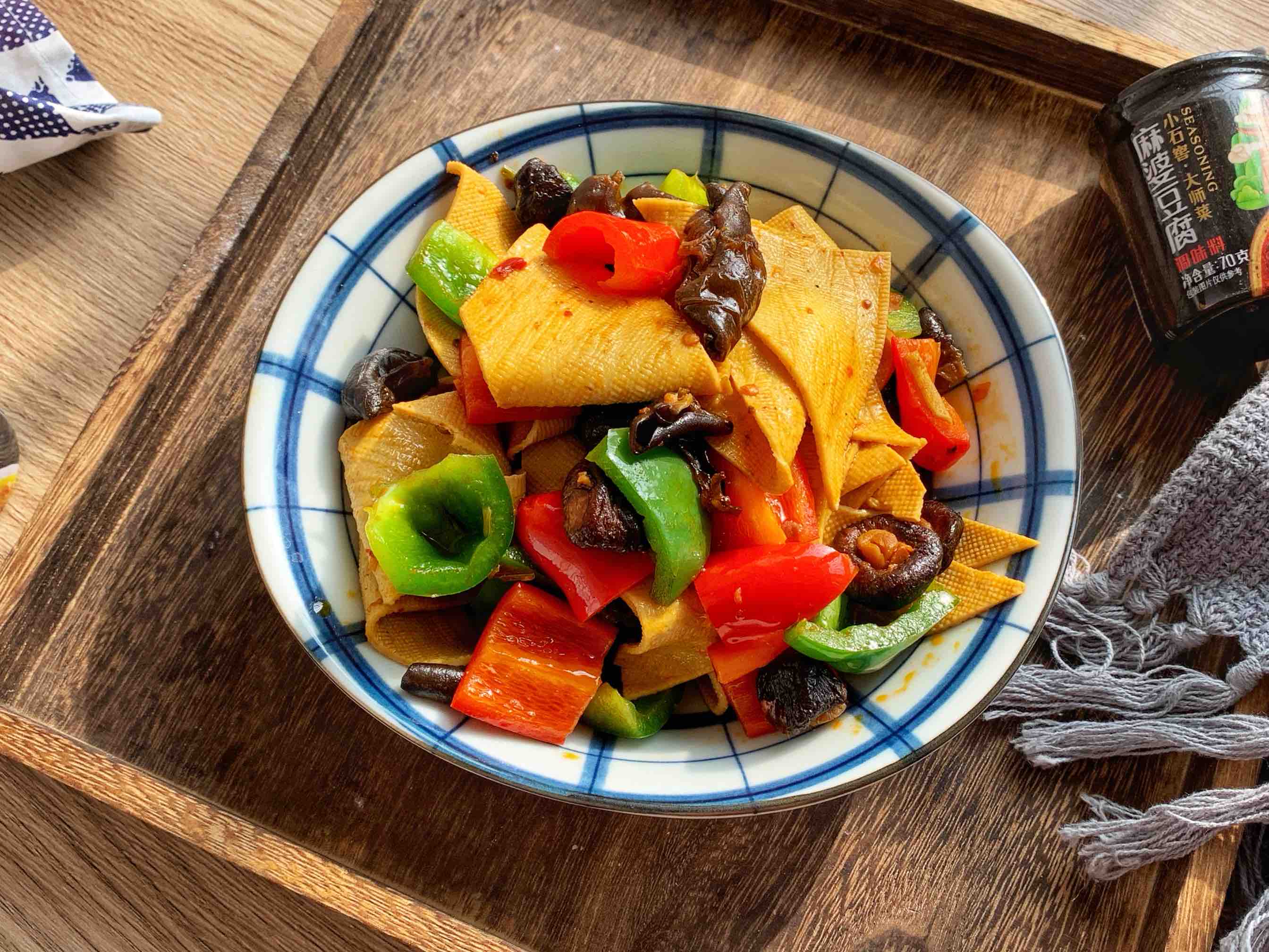 素菜也下飯??香辣燉豆皮的做法-香辣味燉菜譜-易網(wǎng)健康養(yǎng)生網(wǎng) 素菜也下飯??香辣燉豆皮的做法-香辣味燉菜譜